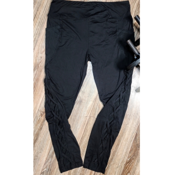 Curvy Black Leggings - Picture 2 of 5